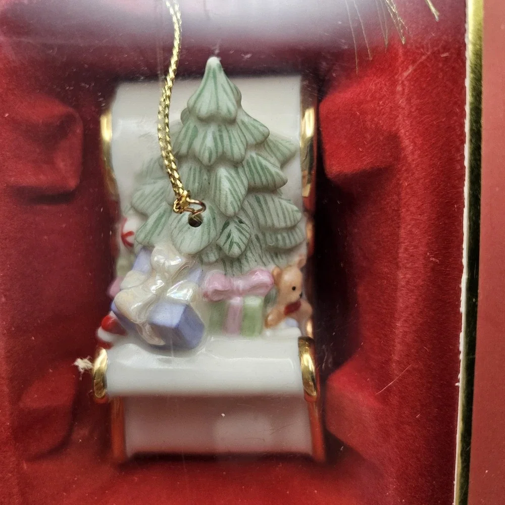 Lenox Christmas Sleigh Ornament Handcrafted Hanging White Gold Green MPN 761400